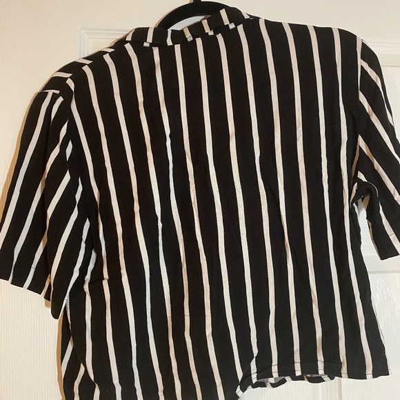 LA hearts black stripe button down crop top - Picture 3 of 4